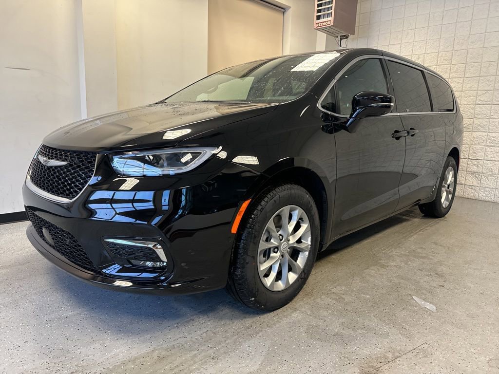 New 2026 Chrysler Pacifica Select image 12