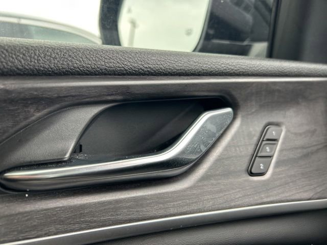 Used 2025 Jeep Grand Cherokee L Limited w/ Black Appearance Package AWD/4WD image 16