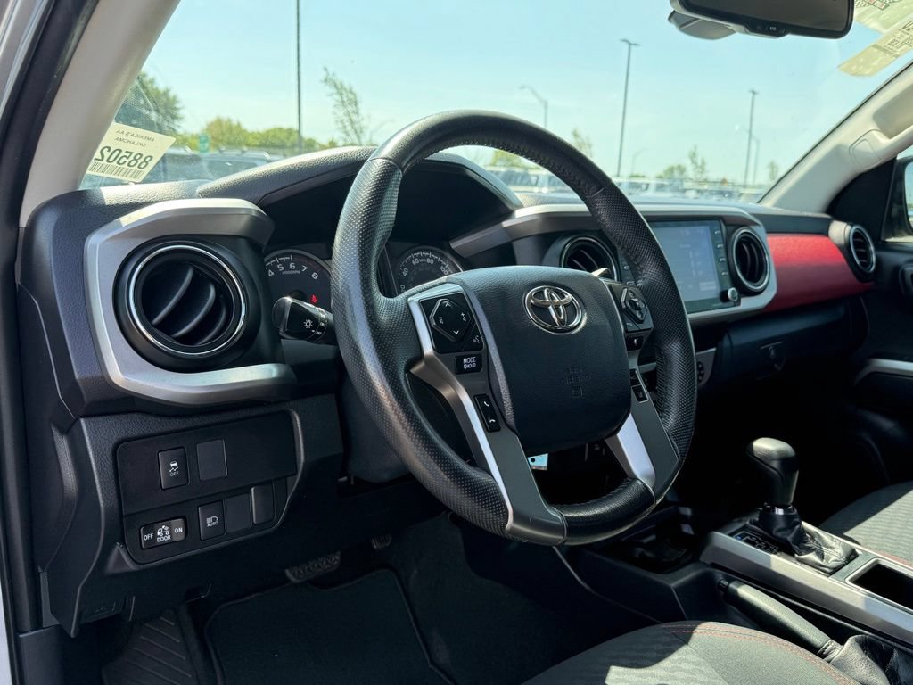 Used 2020 Toyota Tacoma SR5 RWD image 11