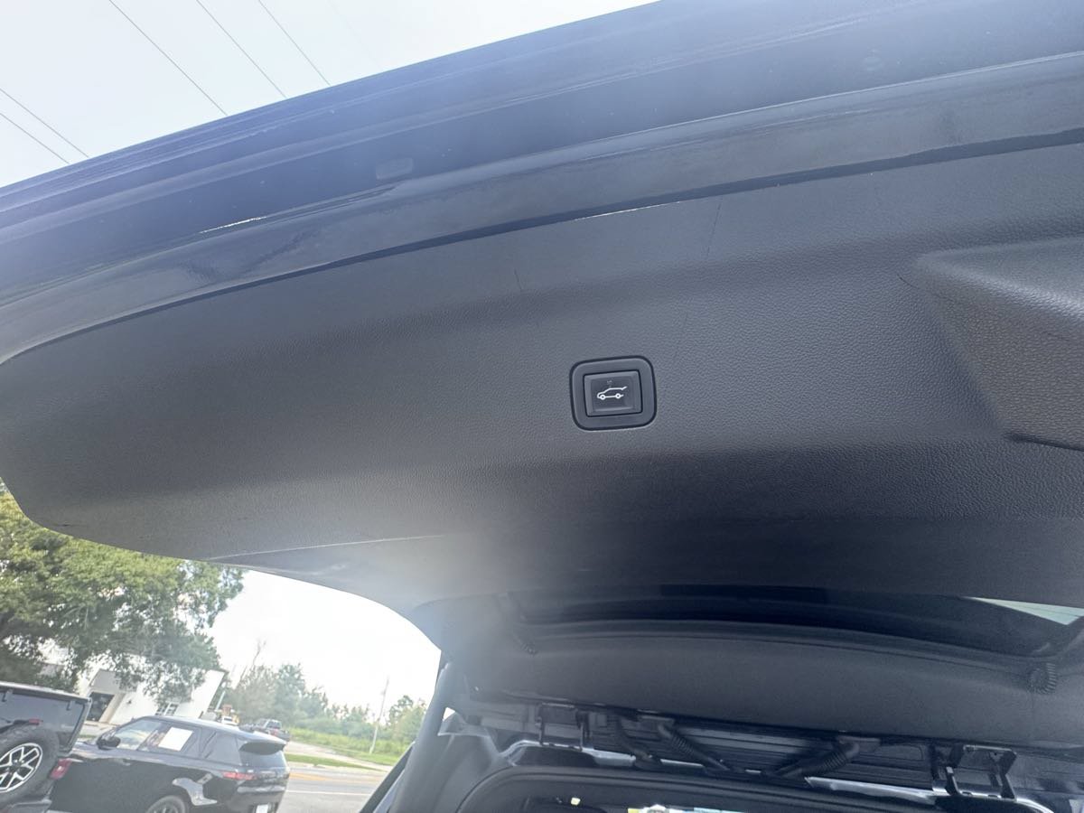 Used 2021 GMC Yukon AT4 AWD/4WD image 18