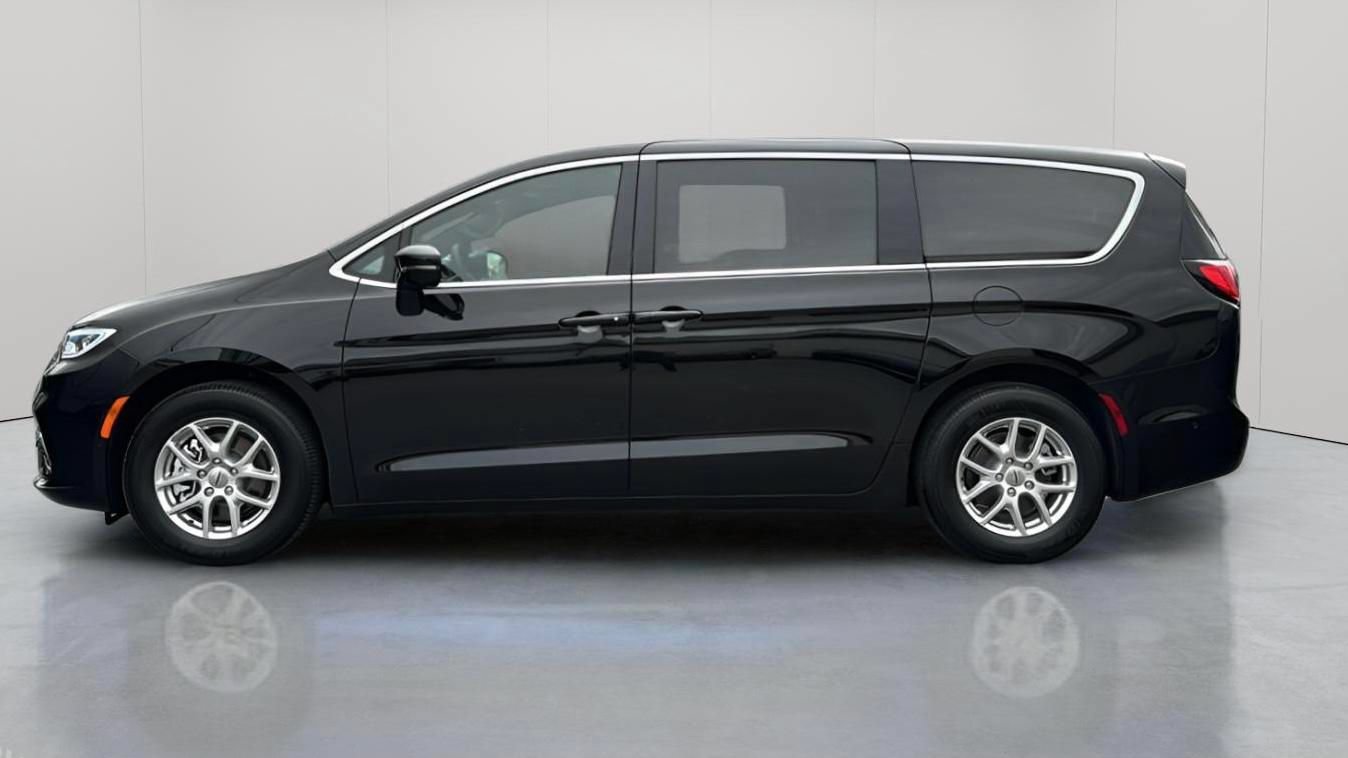 New 2025 Chrysler Pacifica Select FWD image 9
