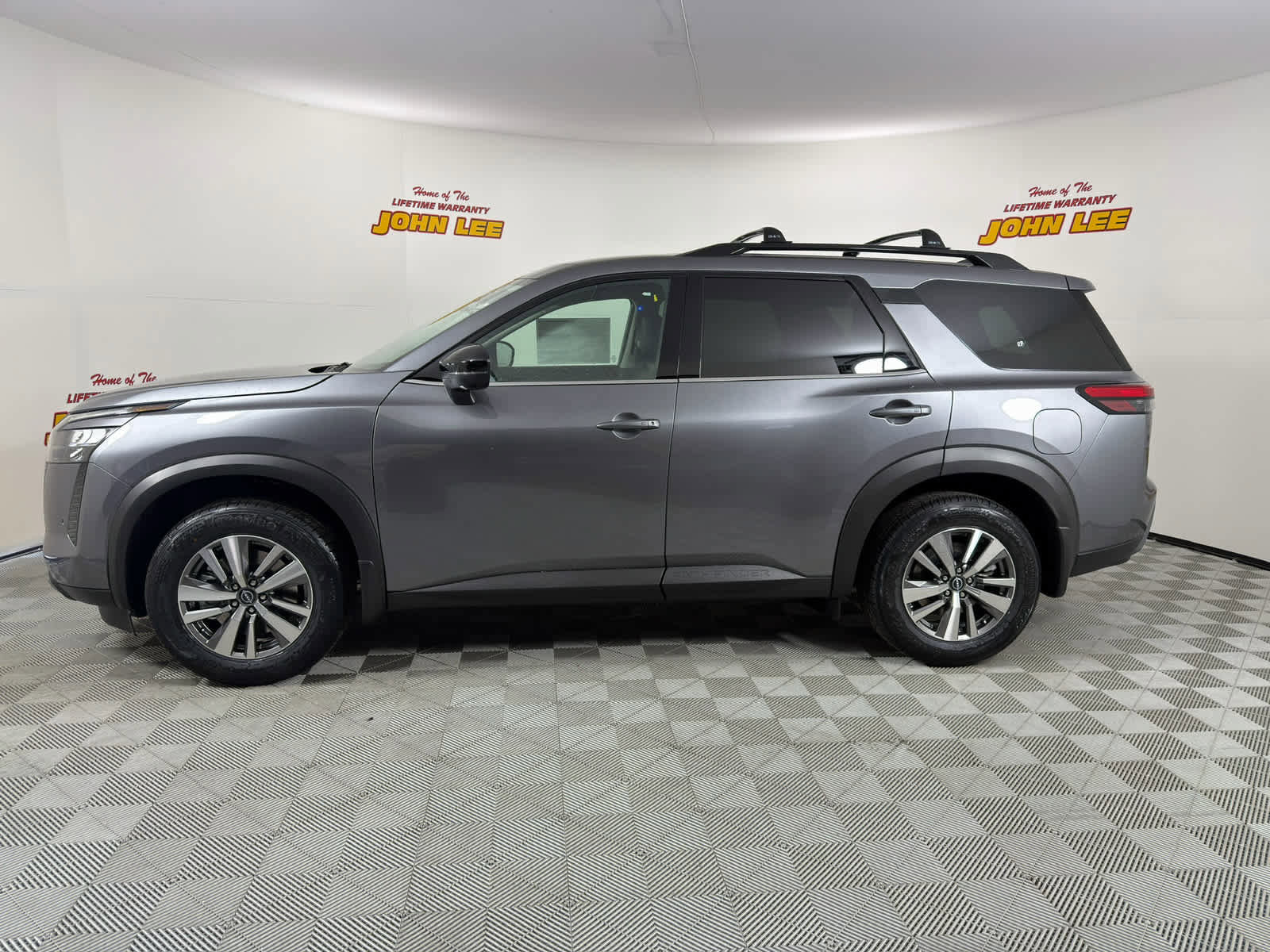 New 2026 Nissan Pathfinder SL image 2