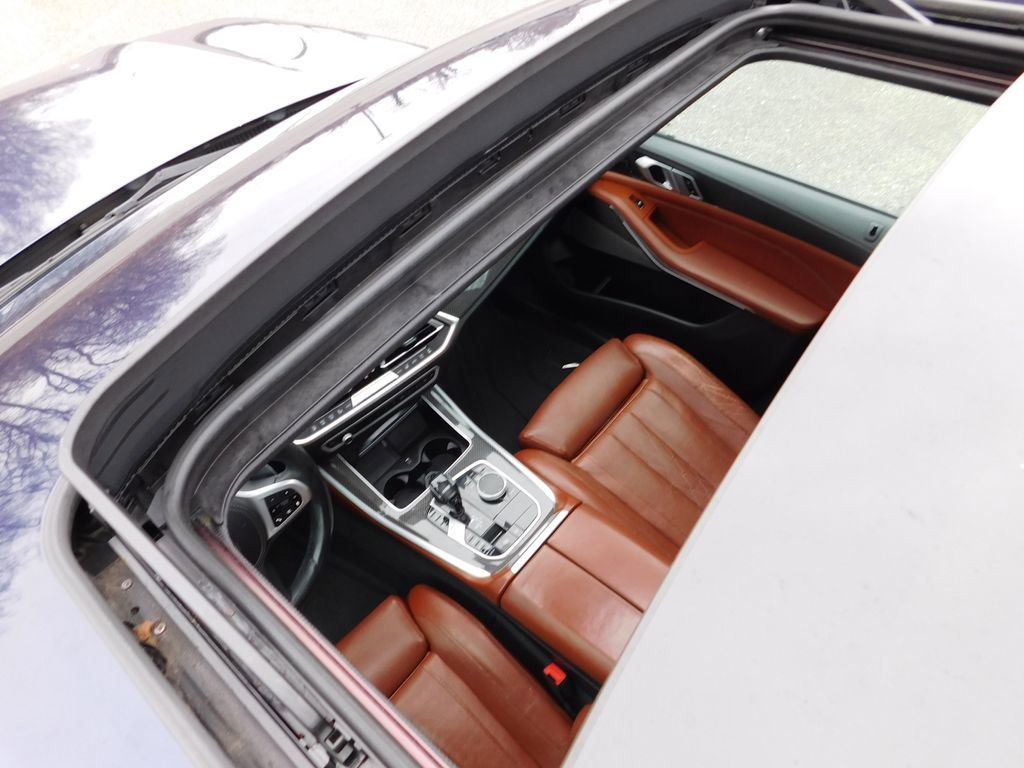 Used 2021 BMW X5 M50i w/ Premium Package image 12