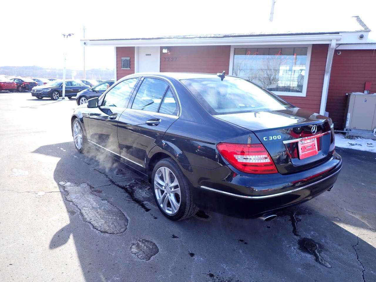 Used 2013 Mercedes-Benz C 300 4MATIC Sedan w/ Premium 1 Pkg image 4