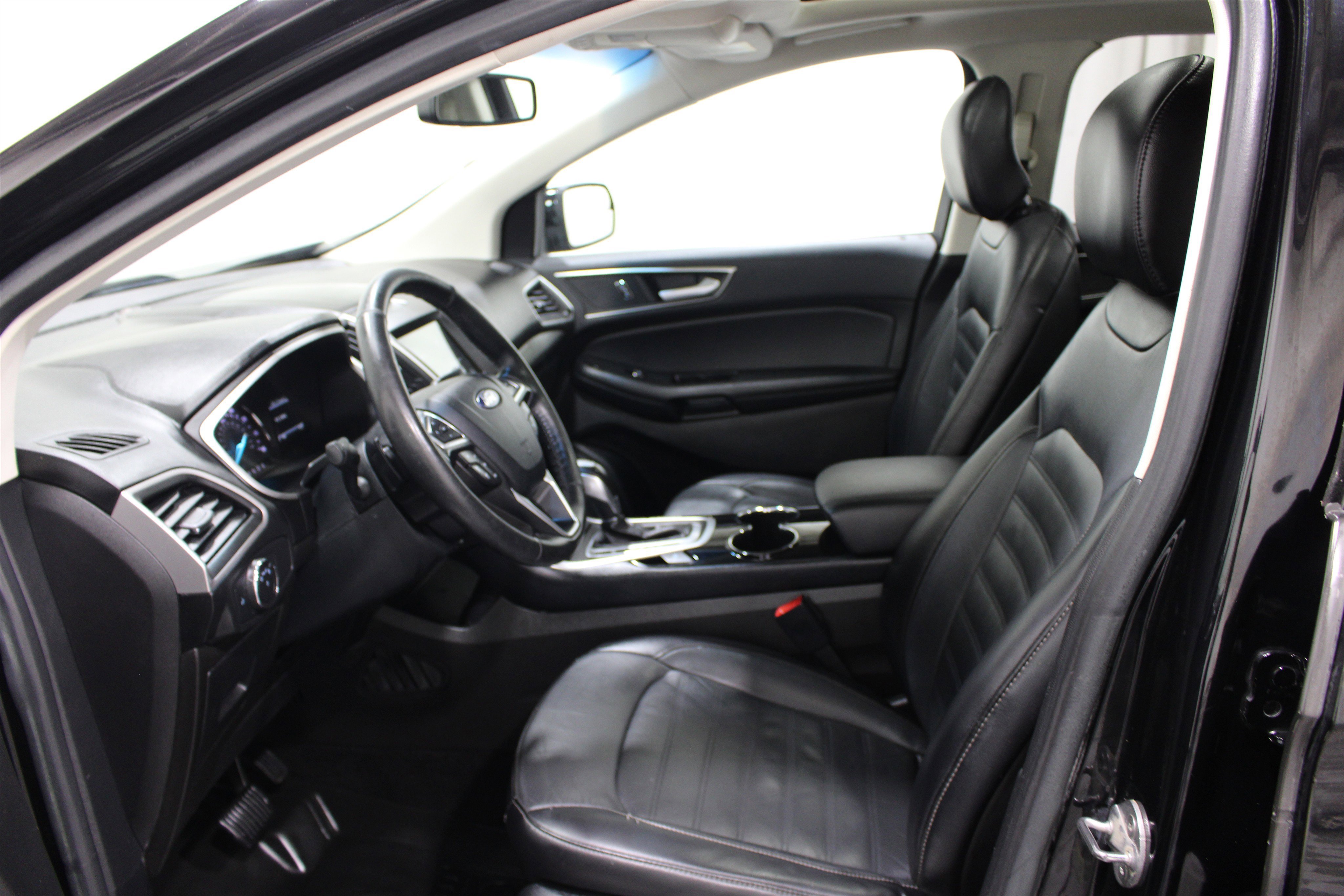 Used 2017 Ford Edge SEL w/ Equipment Group 201A FWD image 3