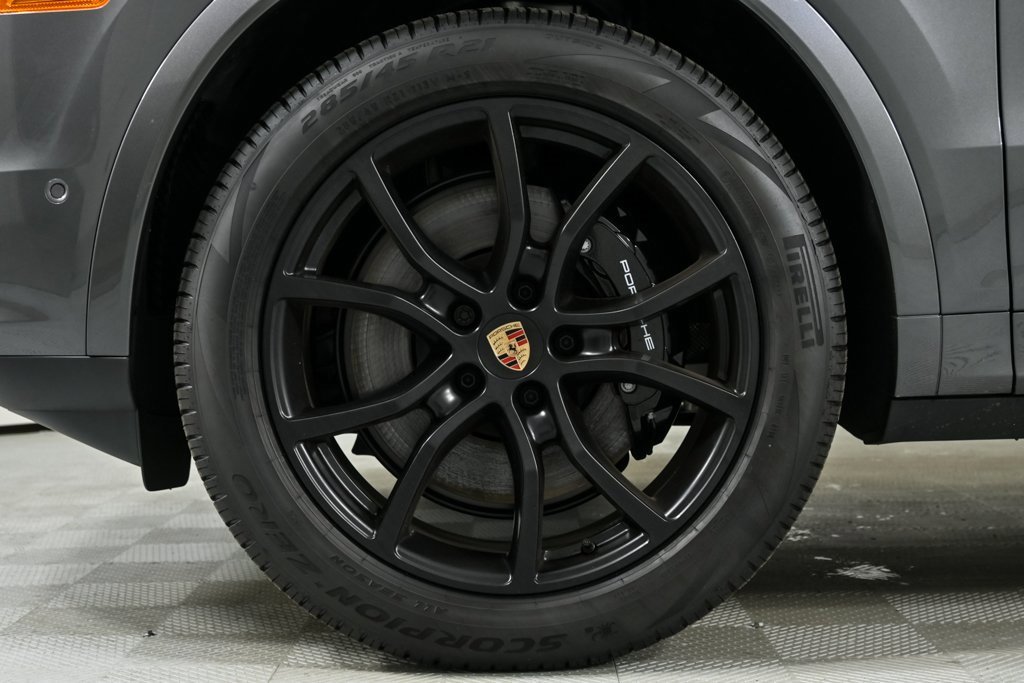 New 2025 Porsche Cayenne Coupe image 39
