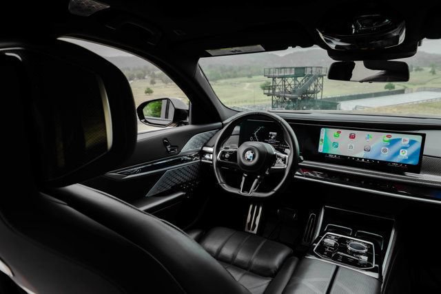 Used 2023 BMW 760i xDrive w/ Luxury Rear Seating Package AWD/4WD image 15