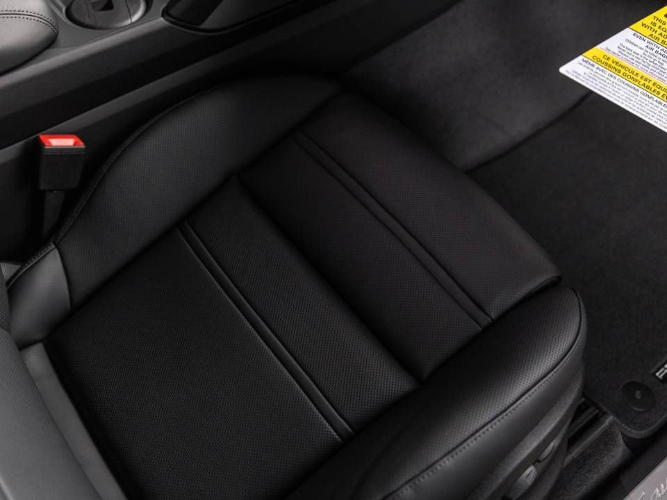 Certified 2026 Porsche Cayenne AWD/4WD image 30