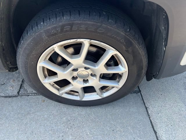 Used 2019 Jeep Renegade Latitude FWD image 12