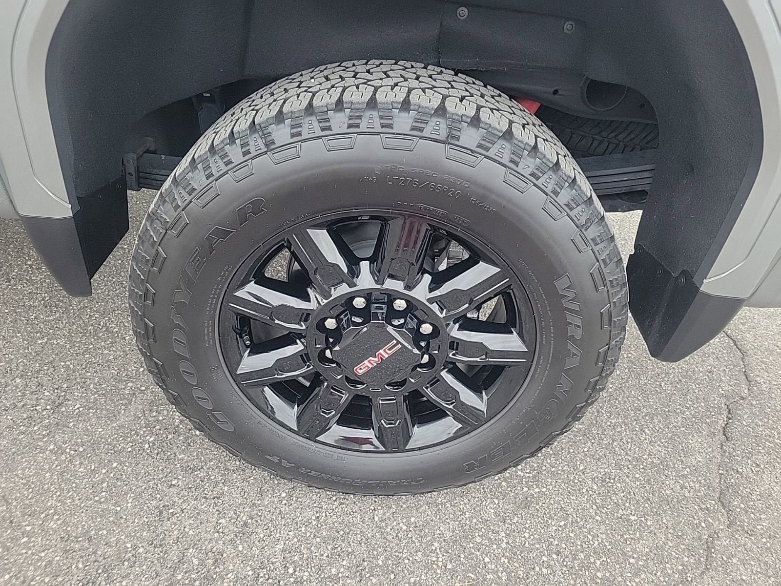 Used 2025 GMC Sierra 2500 AT4 w/ Technology Package AWD/4WD image 9