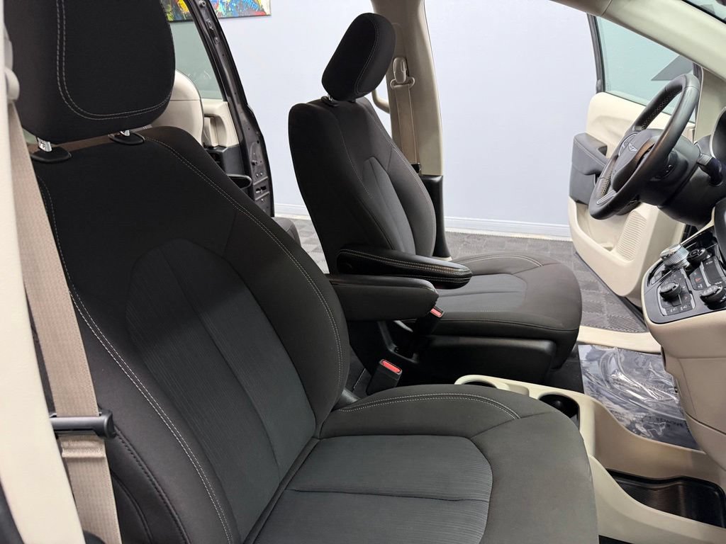 Used 2023 Chrysler Voyager LX FWD image 49