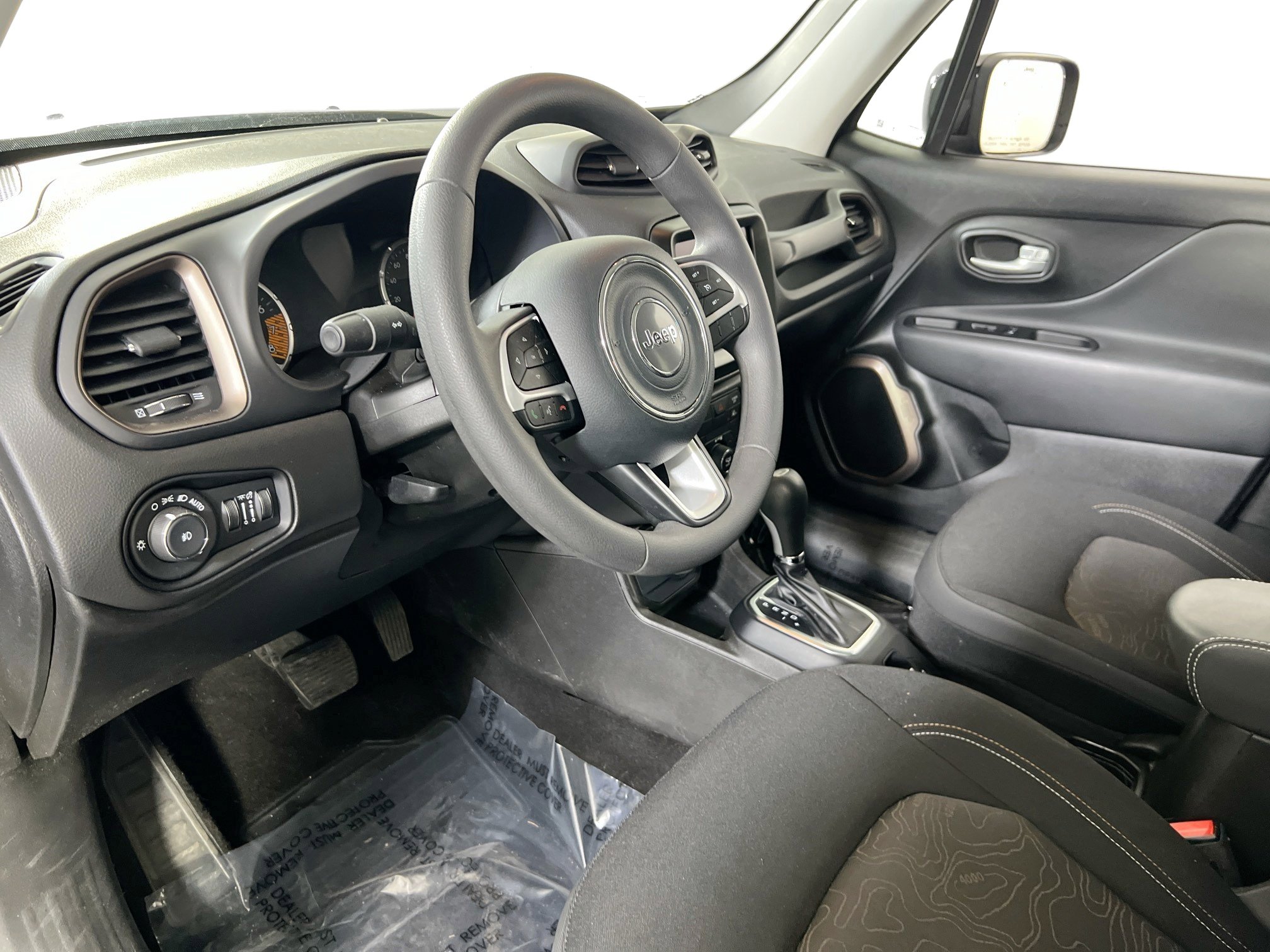 Used 2023 Jeep Renegade Latitude w/ Sun/Sound Group AWD/4WD image 9