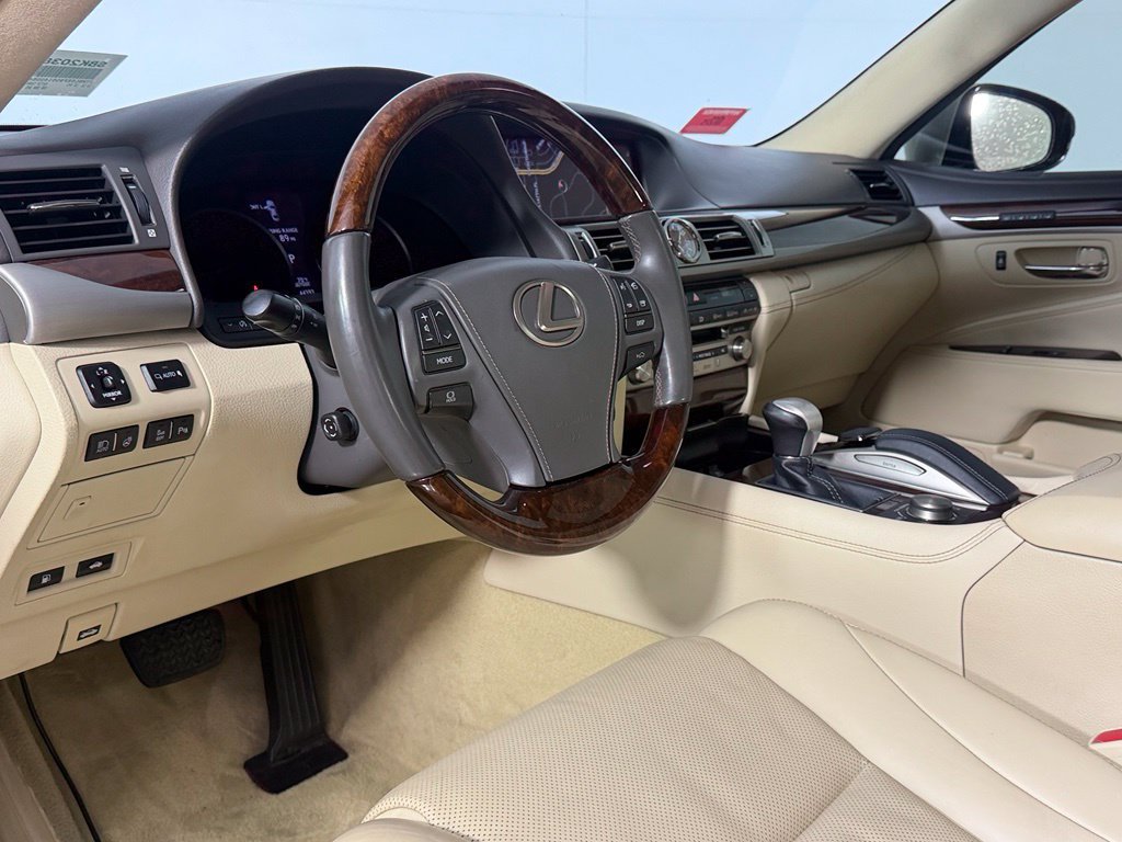 Used 2016 Lexus LS 460 w/ Comfort Package RWD image 13