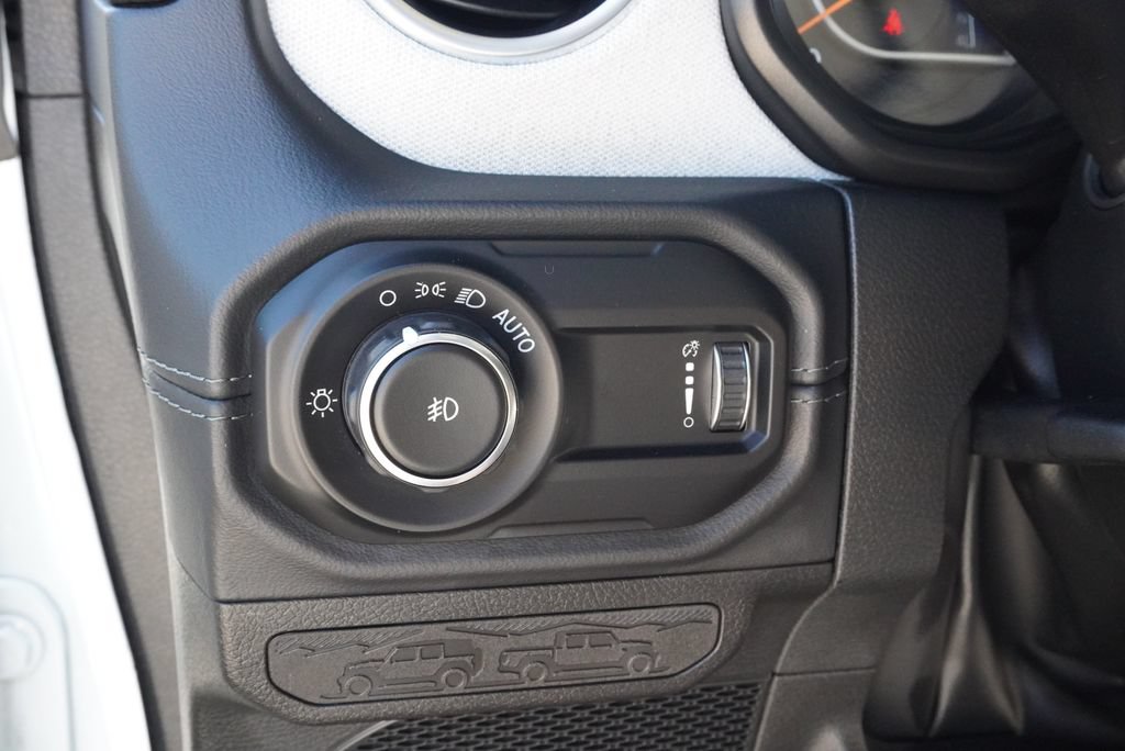 Used 2025 Jeep Wrangler Unlimited Sahara AWD/4WD image 24
