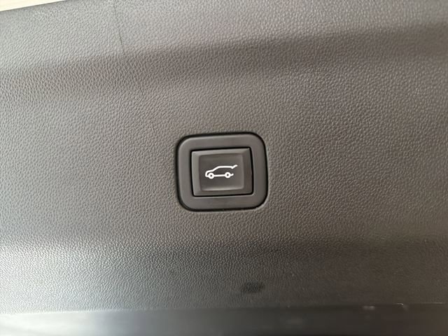 Certified 2024 Chevrolet Suburban High Country image 17