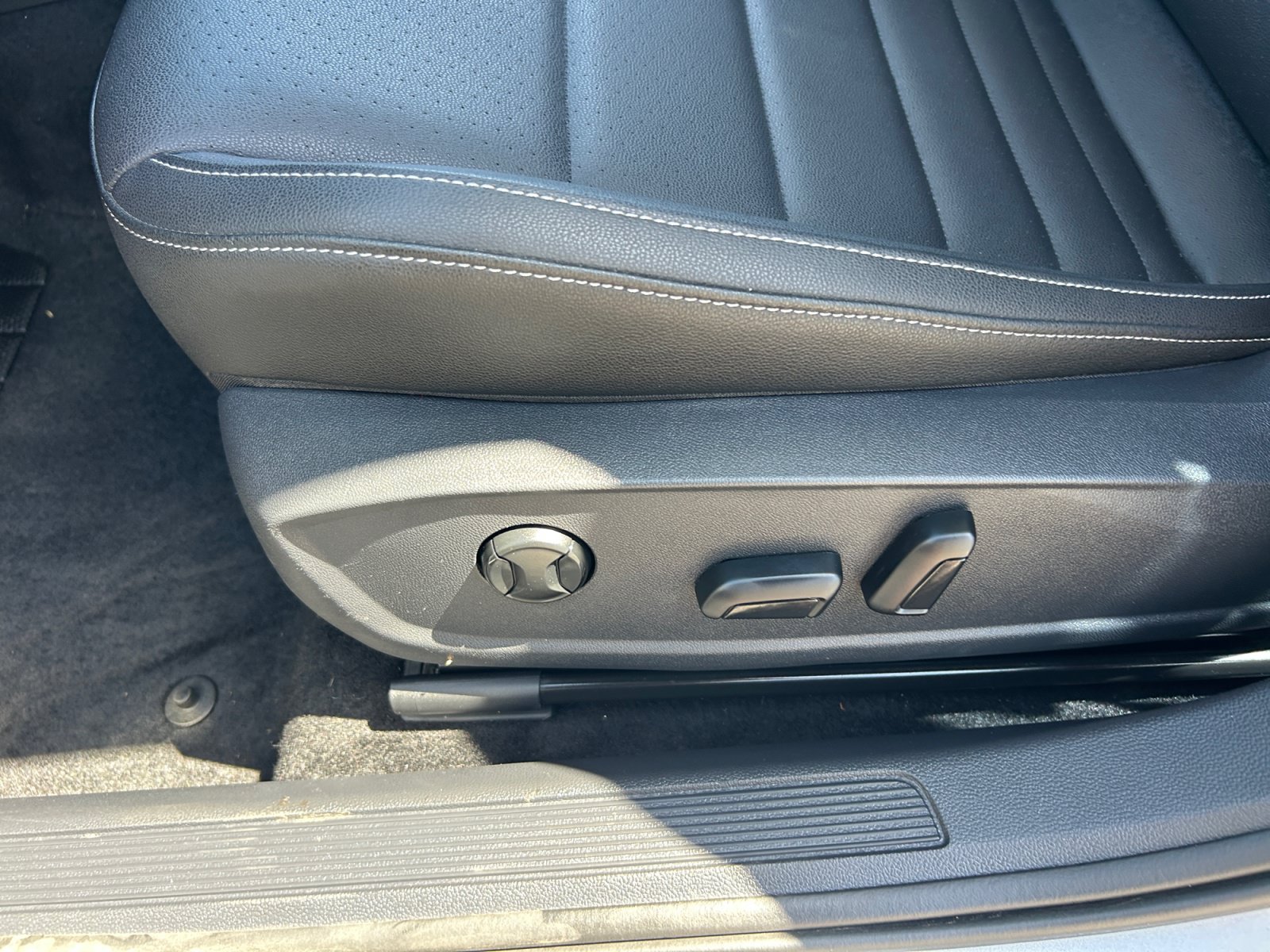 Used 2021 Volkswagen Jetta SE w/ SE Cold Weather Package FWD image 14