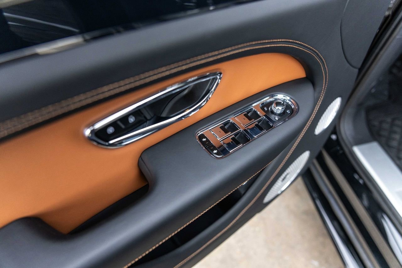 Certified 2024 Bentley Bentayga AWD/4WD image 41