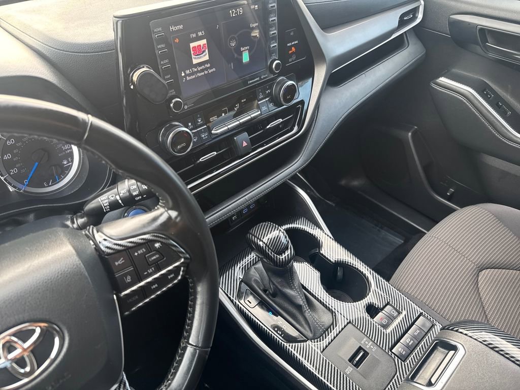 Used 2022 Toyota Highlander LE image 21
