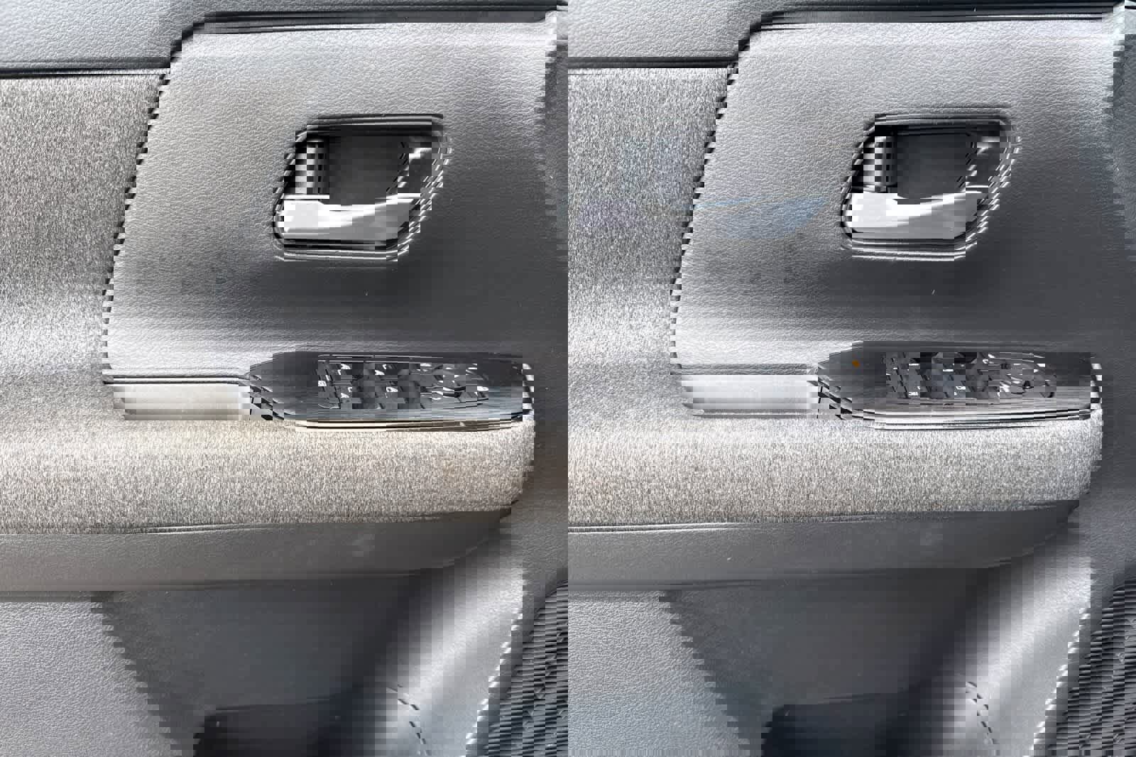 Used 2025 Nissan Kicks SV image 12