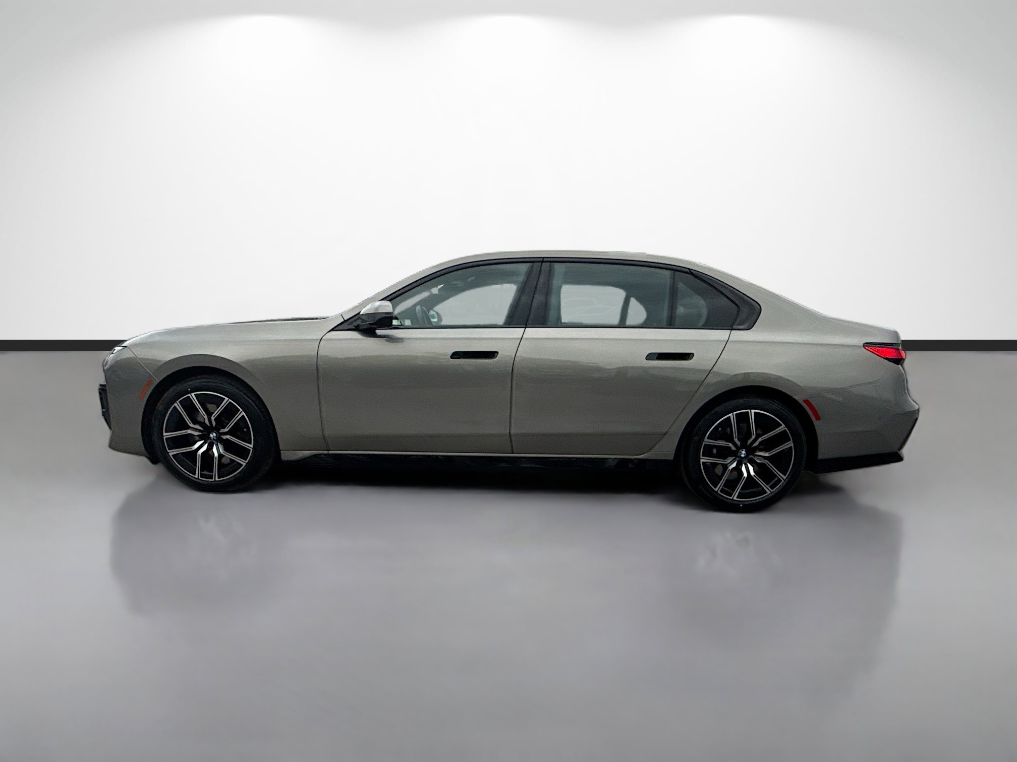 Certified 2023 BMW 740i w/ Parking Assistance Package RWD image 6