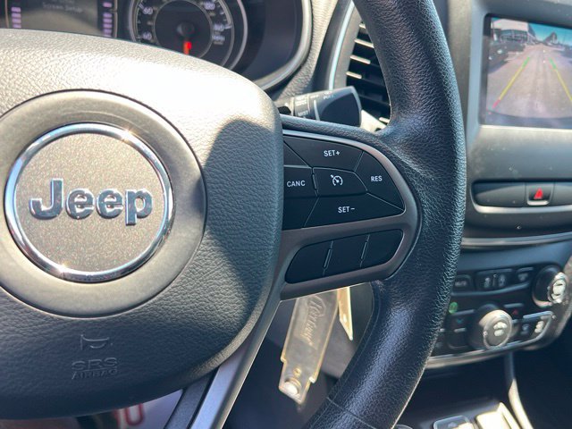 Used 2019 Jeep Cherokee Latitude w/ Popular Appearance Group AWD/4WD image 20
