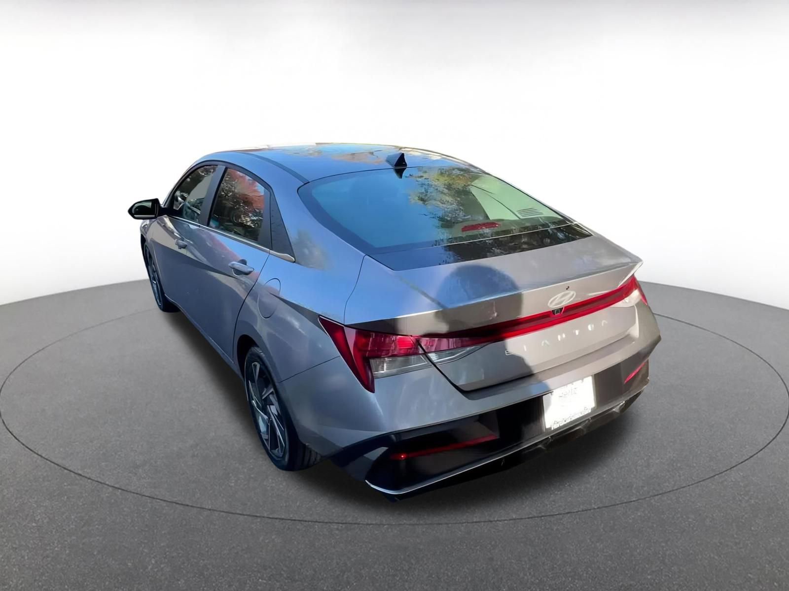 Used 2025 Hyundai Elantra SEL image 11