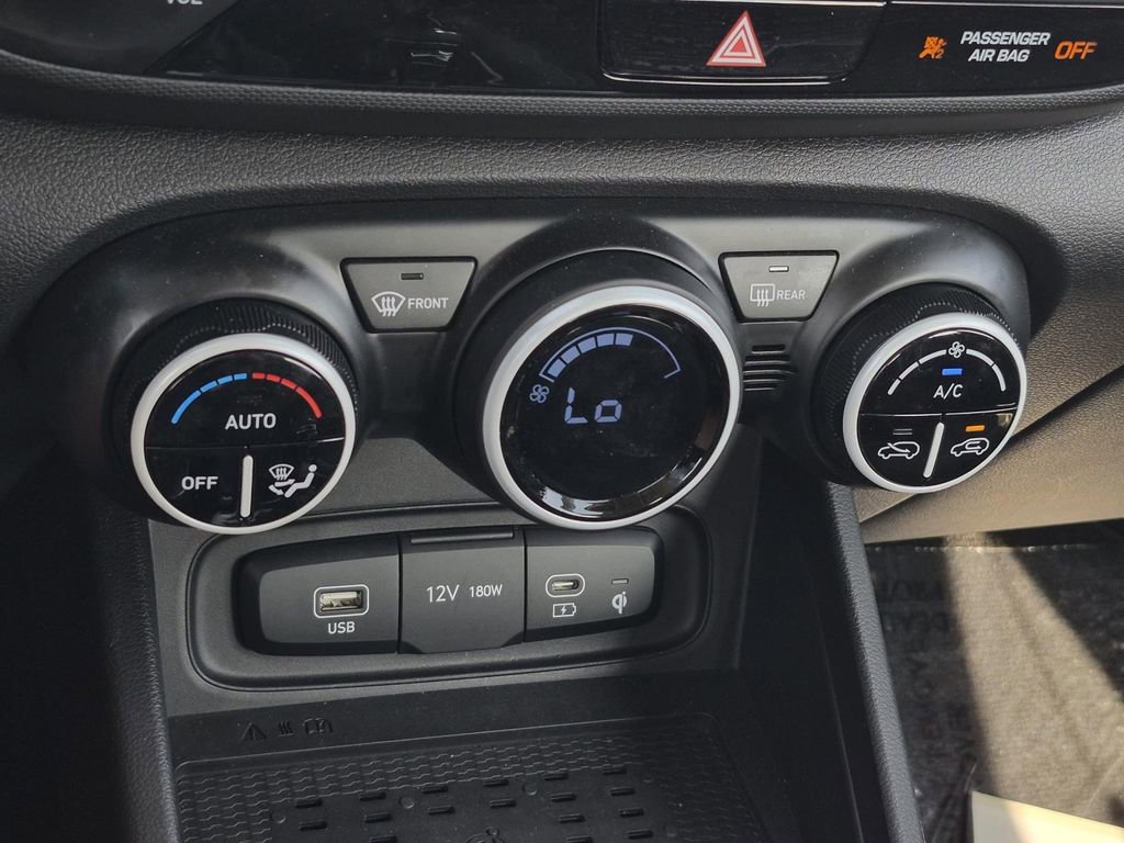 Used 2025 Hyundai Venue Limited image 26