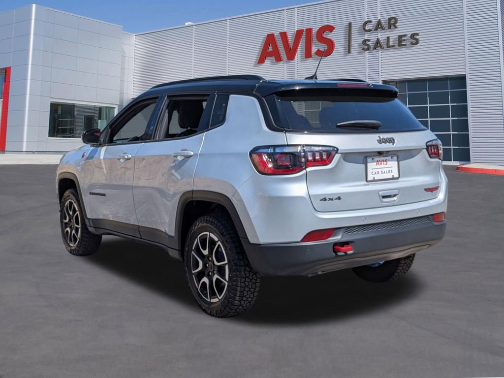 Used 2025 Jeep Compass Trailhawk image 9