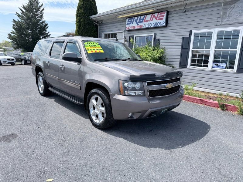 Used 2013 Chevrolet Suburban LT image 2