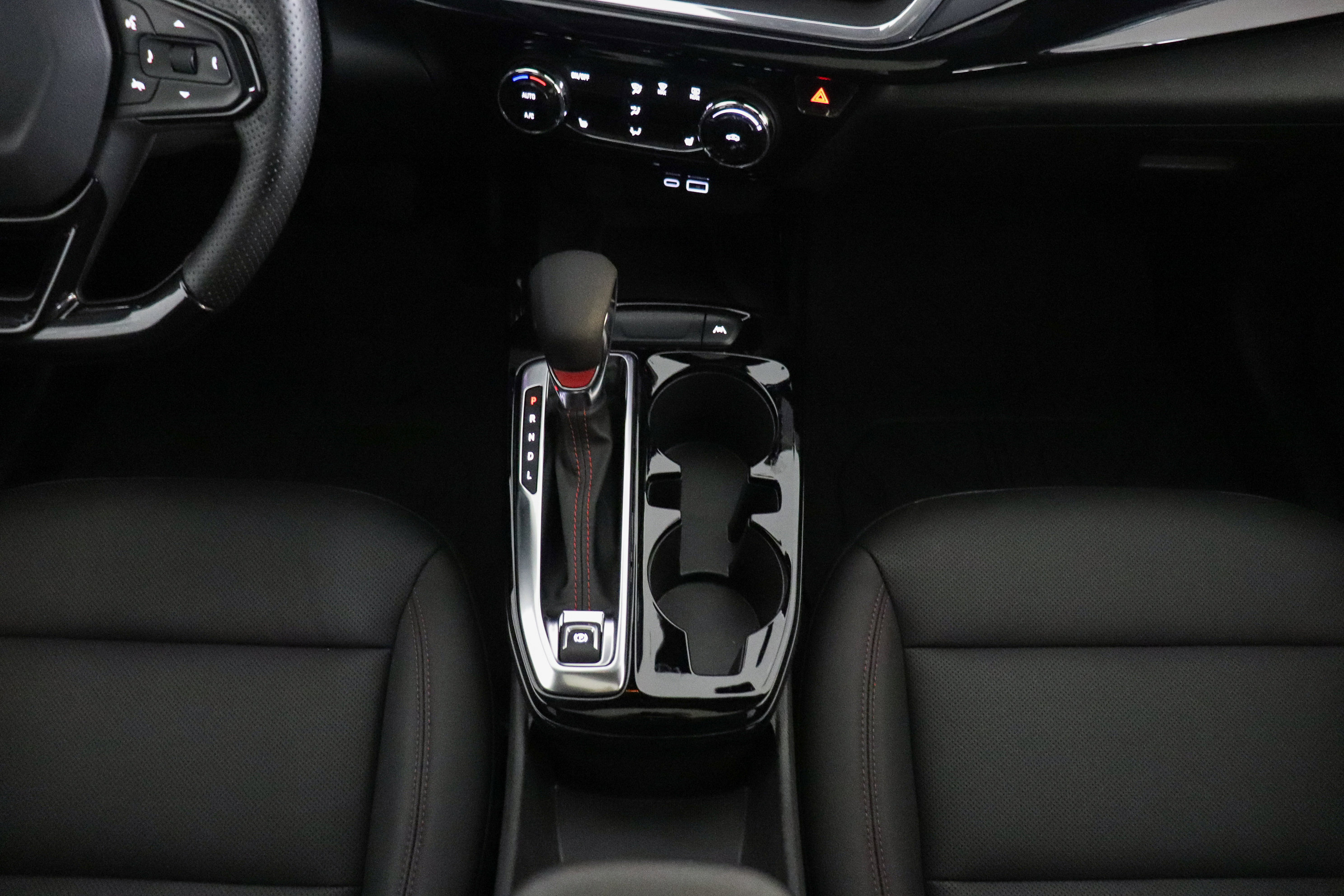 Used 2024 Chevrolet Trax RS w/ Sunroof Package image 27