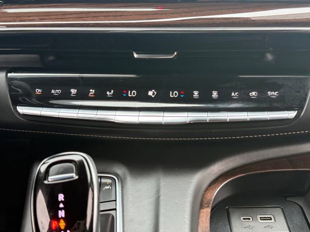 Used 2022 Cadillac Escalade Sport Platinum w/ Heavy-Duty Trailer Package AWD/4WD image 3