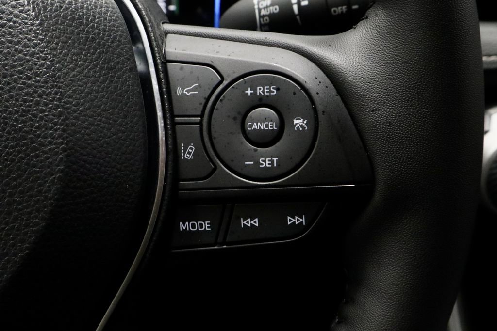 Used 2025 Toyota RAV4 XLE w/ Convenience Package image 28