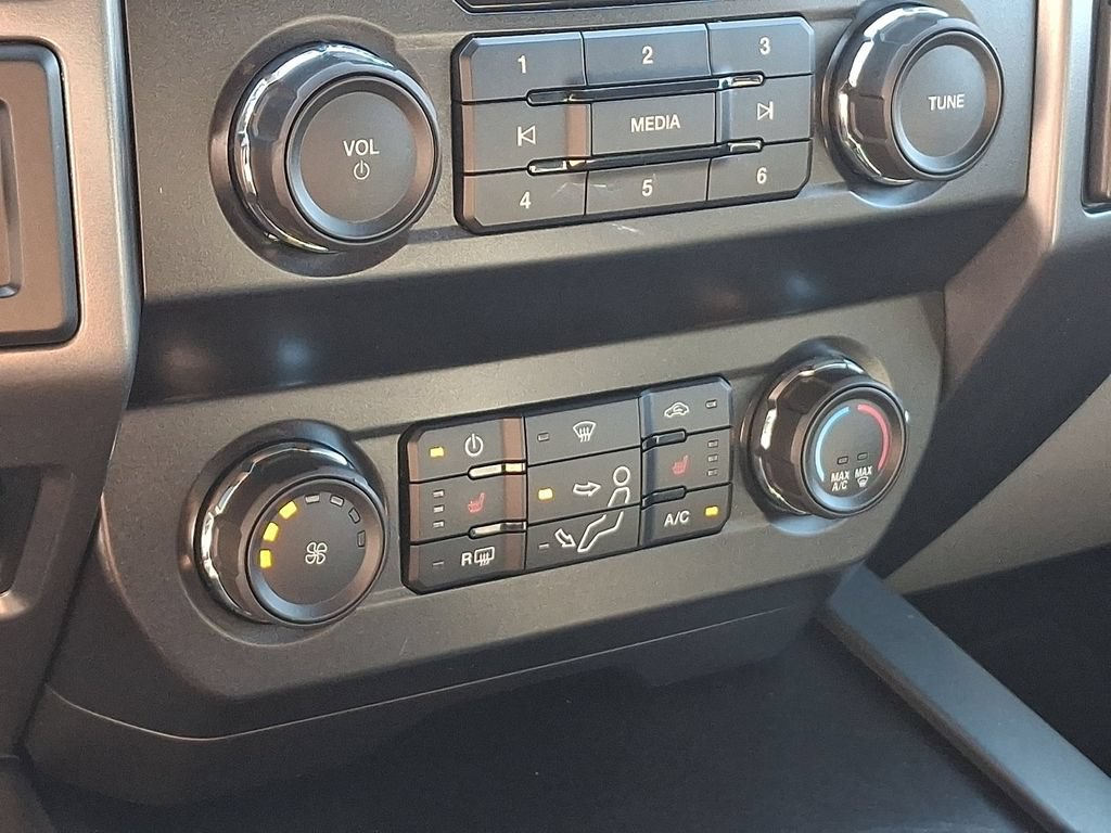 Used 2020 Ford F250 XLT w/ XLT Premium Package AWD/4WD image 23