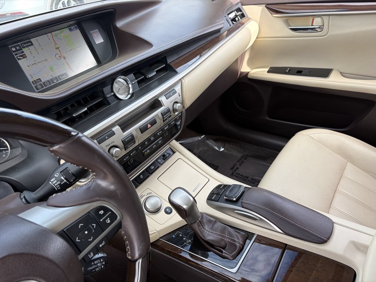 Used 2016 Lexus ES 350 w/ Luxury Package w/Wood Trim FWD image 26