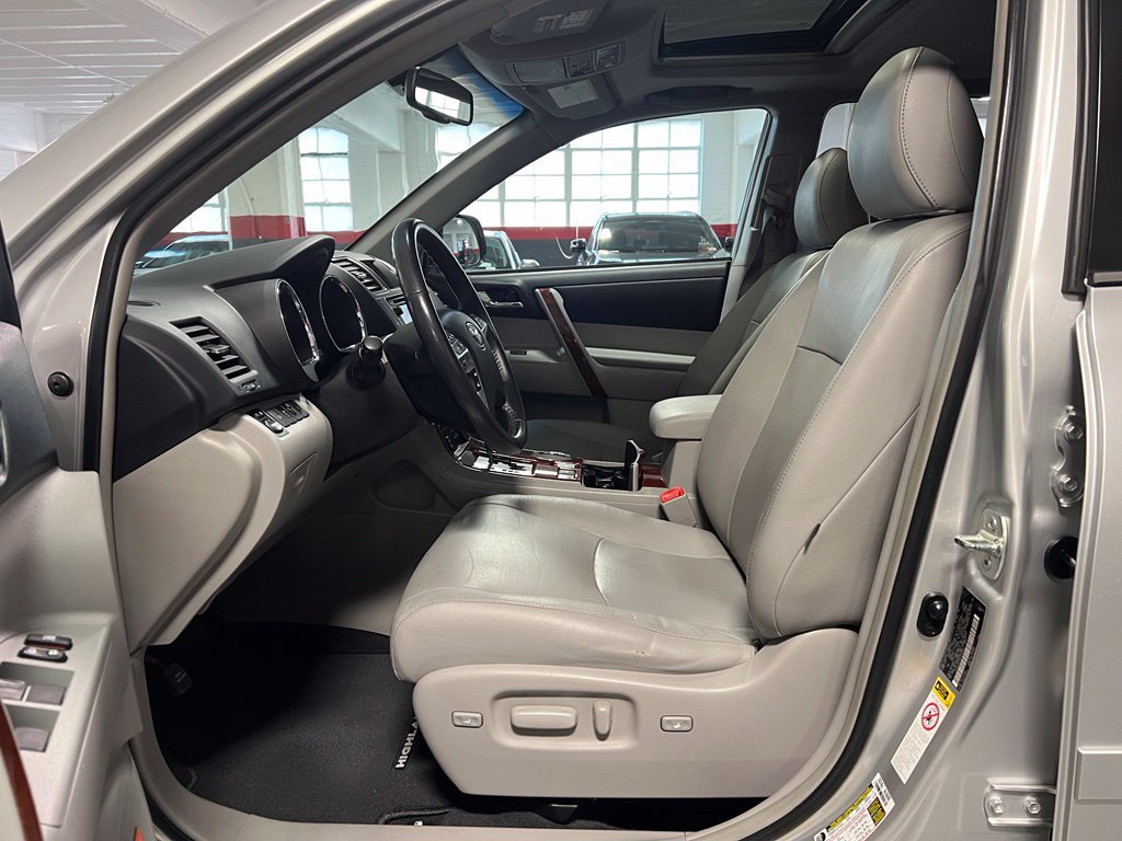 Used 2013 Toyota Highlander Limited FWD image 12