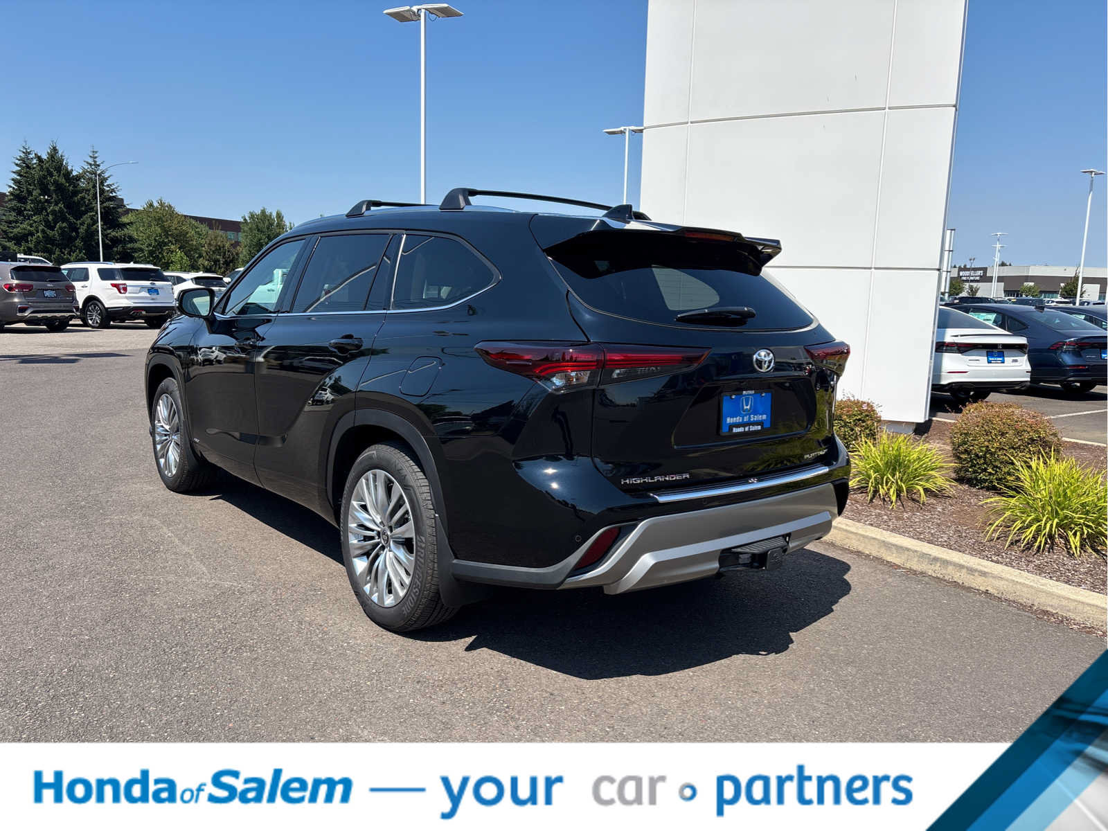 Used 2026 Toyota Highlander Platinum AWD/4WD image 4