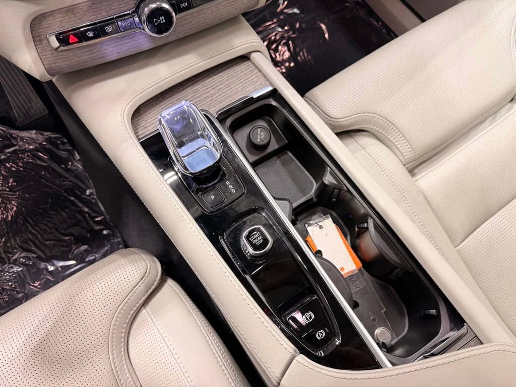 Used 2024 Volvo XC90 B6 Ultimate w/ Protection Package Premier AWD/4WD image 18