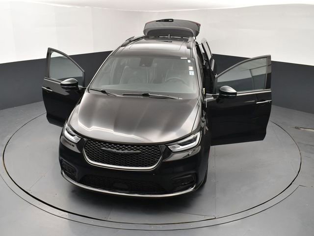 Used 2024 Chrysler Pacifica Limited w/ S Appearance Package image 26