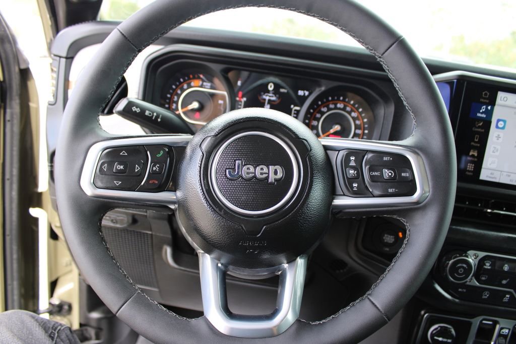 Used 2026 Jeep Wrangler Sahara AWD/4WD image 25