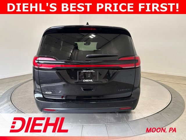 Used 2025 Chrysler Pacifica Limited FWD image 6