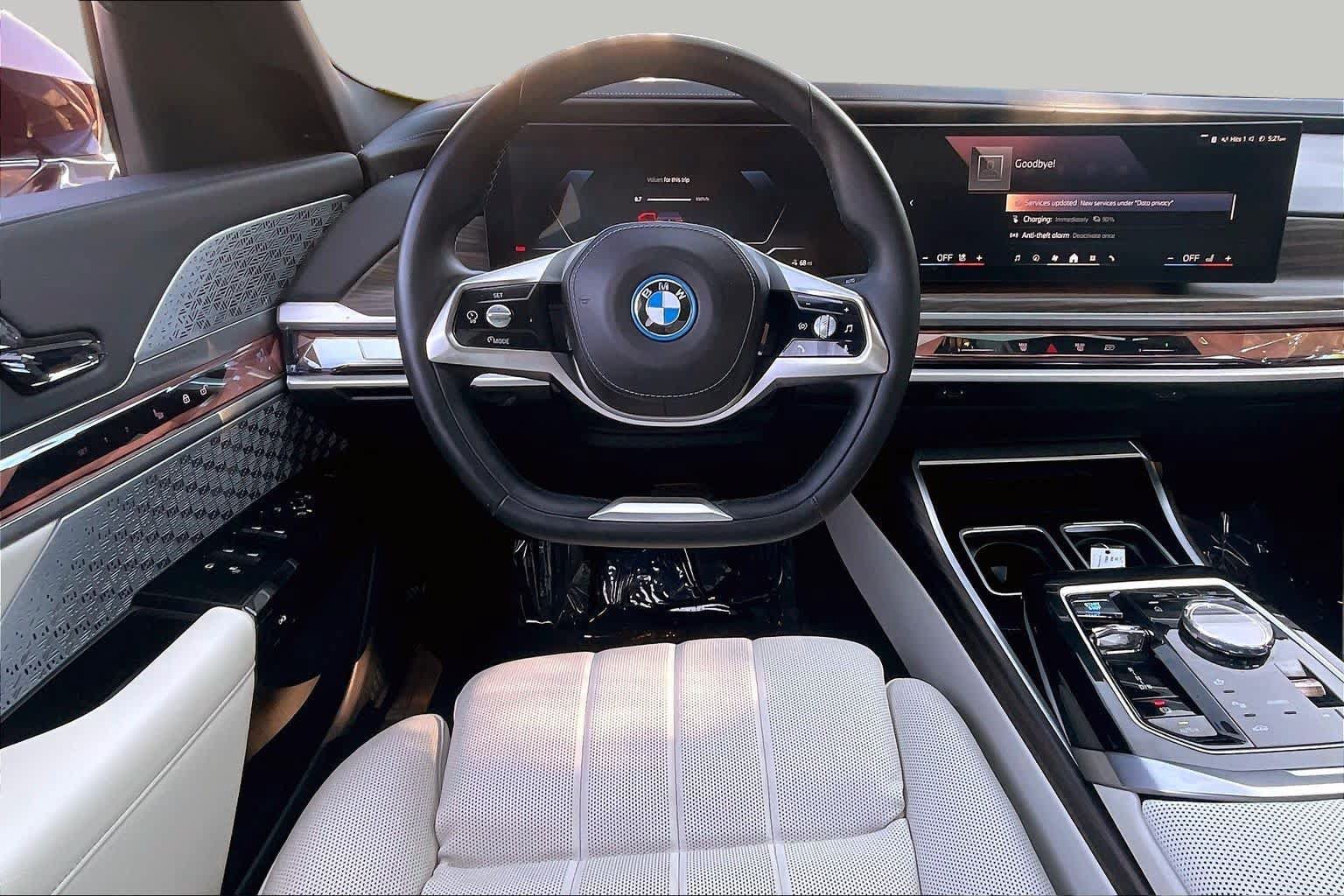 Used 2023 BMW i7 xDrive60 AWD/4WD image 5