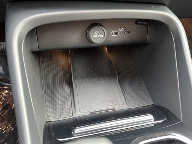 Certified 2023 Volvo C40 P8 Recharge Ultimate w/ Protection Package Premier image 28