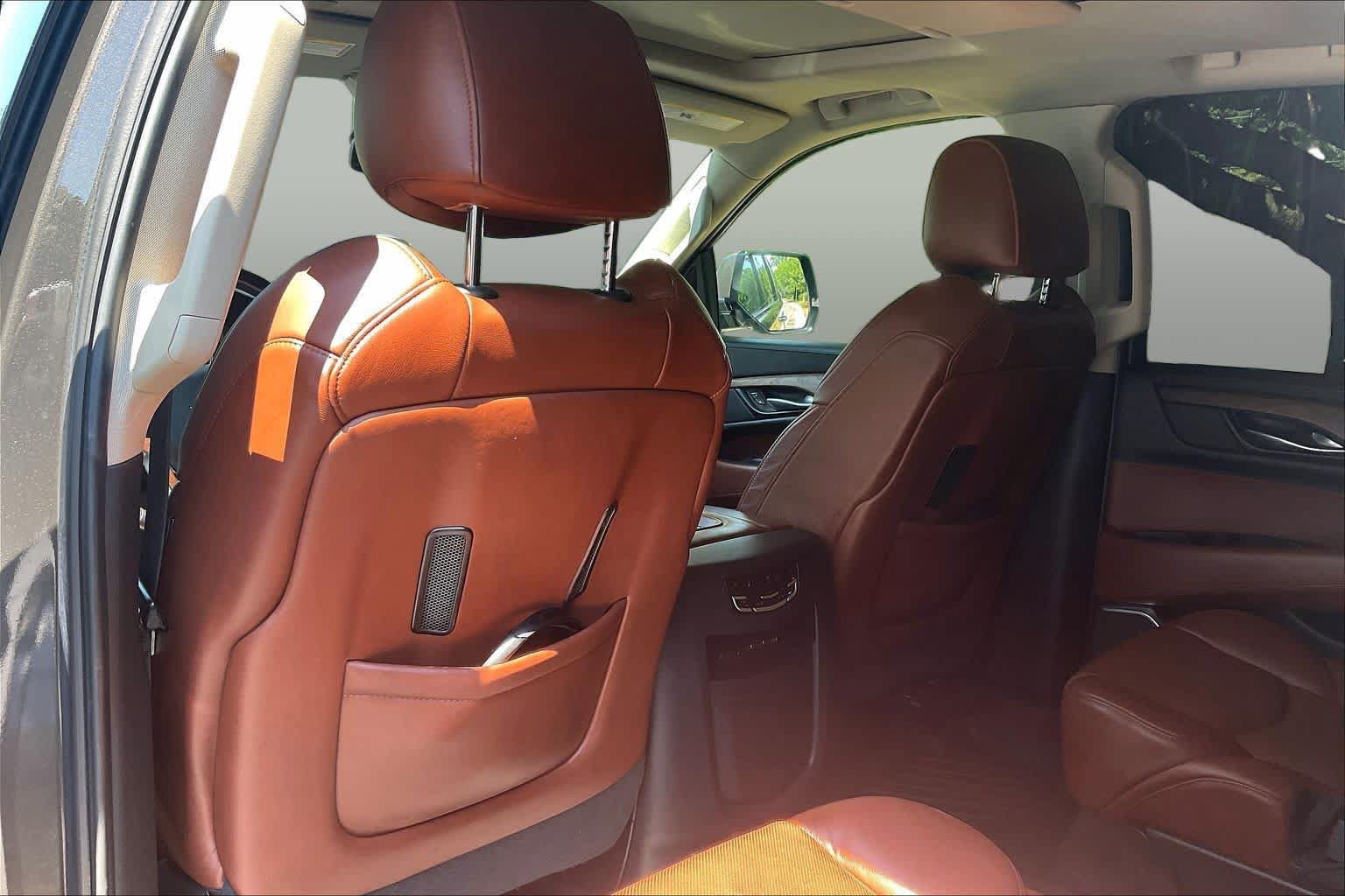 Used 2020 Cadillac Escalade Premium Luxury AWD/4WD image 21