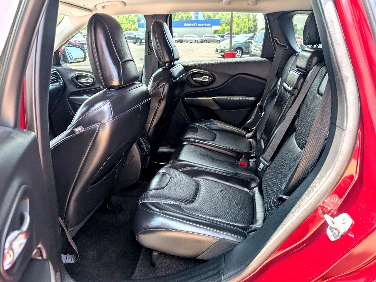 Used 2019 Jeep Cherokee Limited w/ Luxury Group image 10