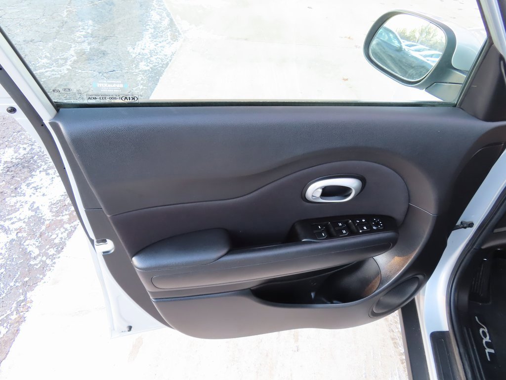 Used 2015 Kia Soul + image 26