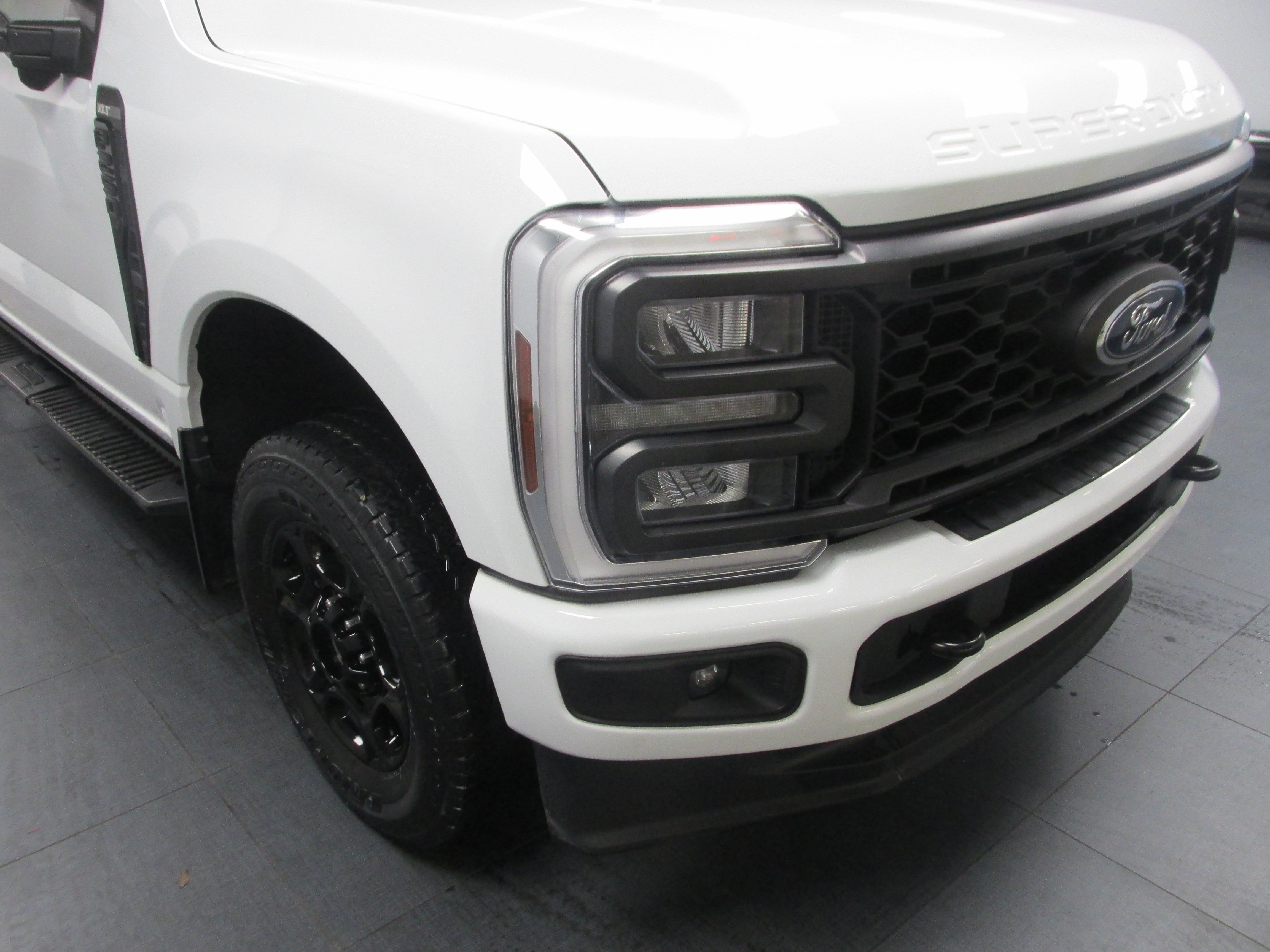 Used 2024 Ford F250 XLT w/ XLT Premium Package AWD/4WD image 9
