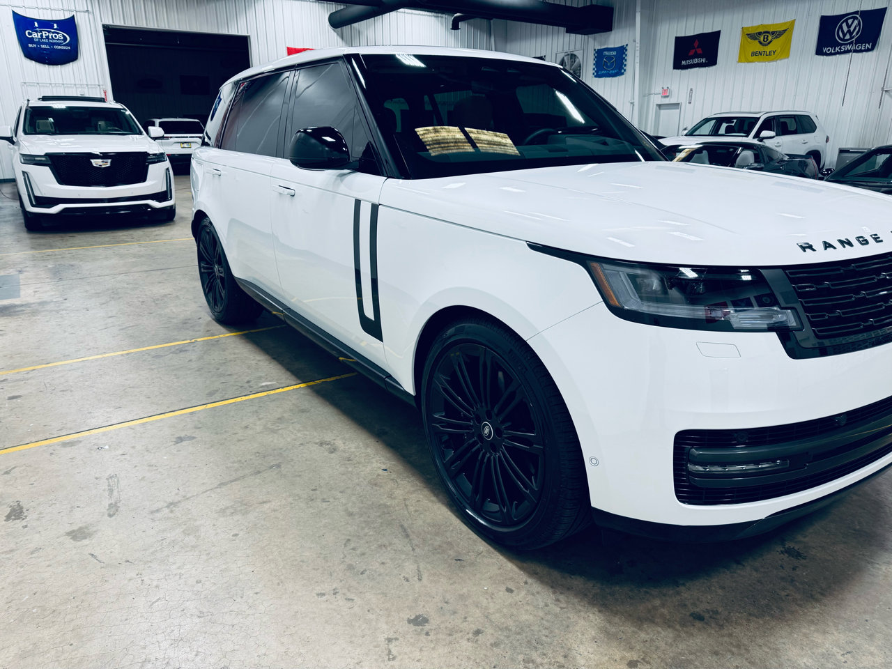 Used 2025 Land Rover Range Rover Long Wheelbase SE image 18