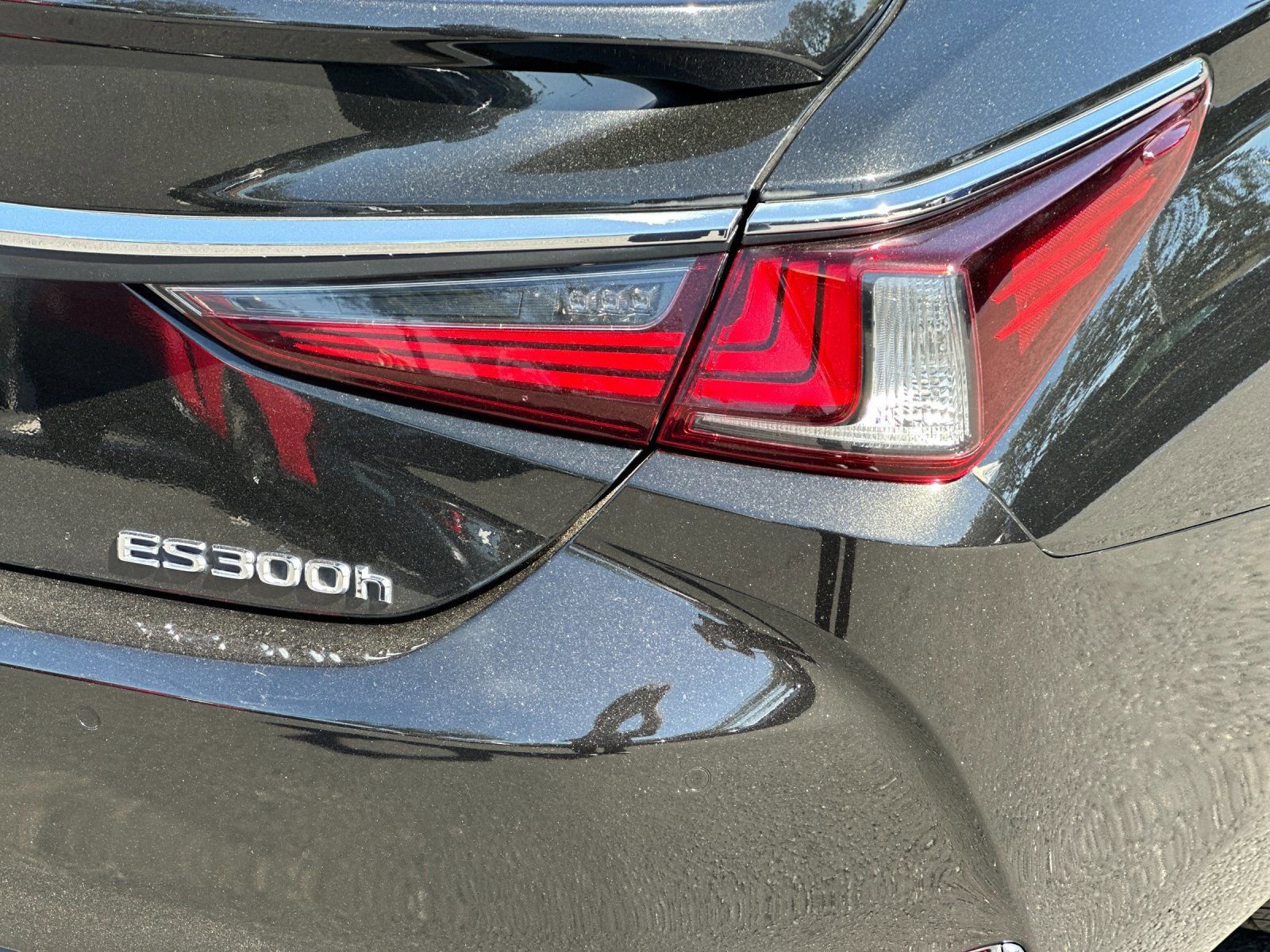 Used 2024 Lexus ES 300h w/ Premium Package image 33