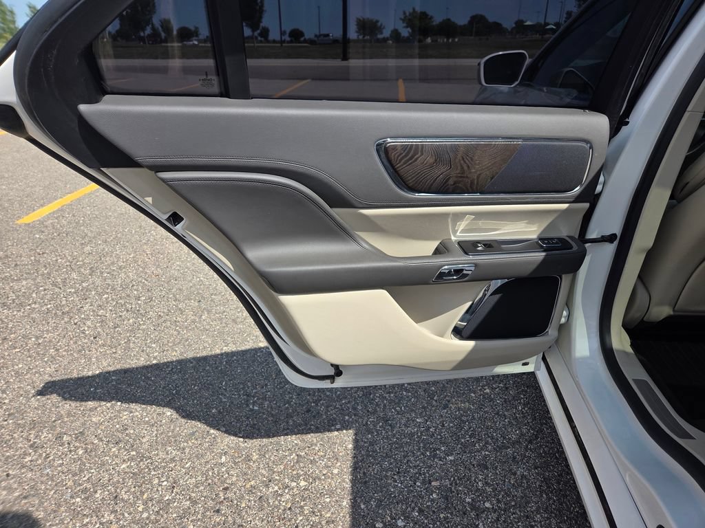Used 2019 Lincoln Continental Select w/ Continental Climate Package AWD/4WD image 47