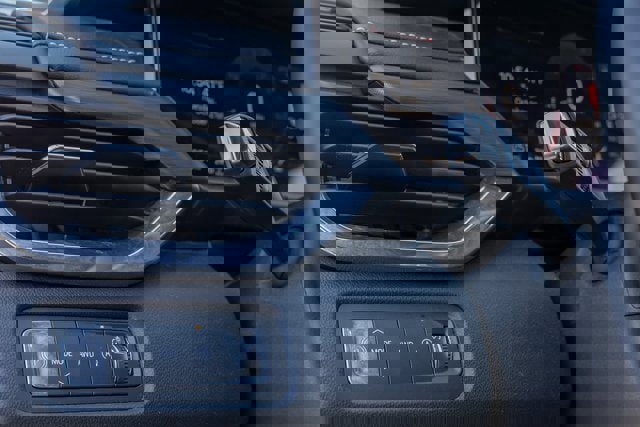 Used 2025 GMC Acadia Elevation image 24